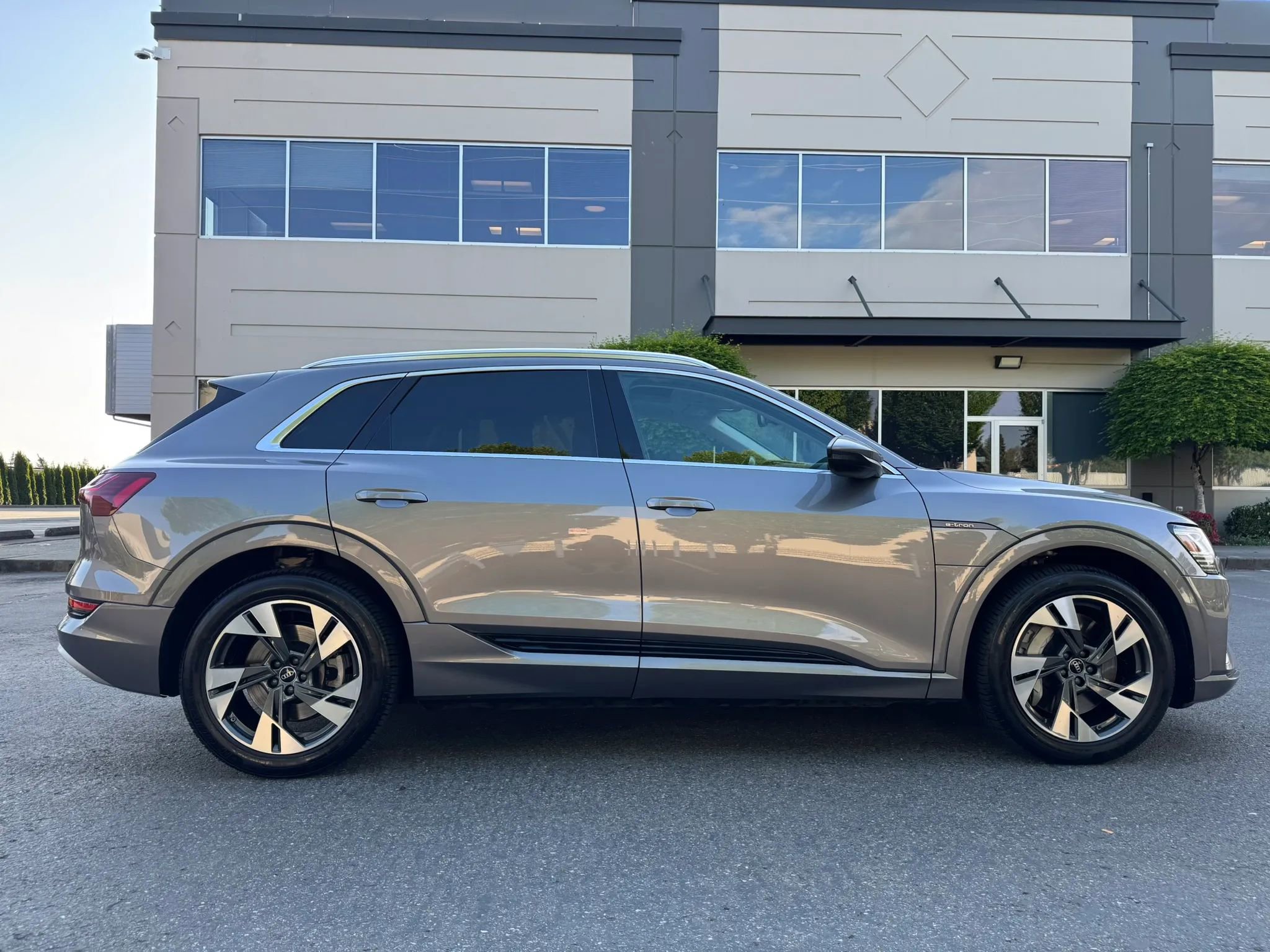 Used 2022 Audi e-tron Premium AWD/4WD image 12