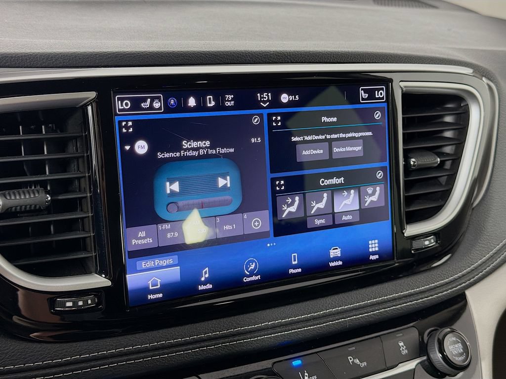 Used 2023 Chrysler Pacifica Touring-L FWD image 14