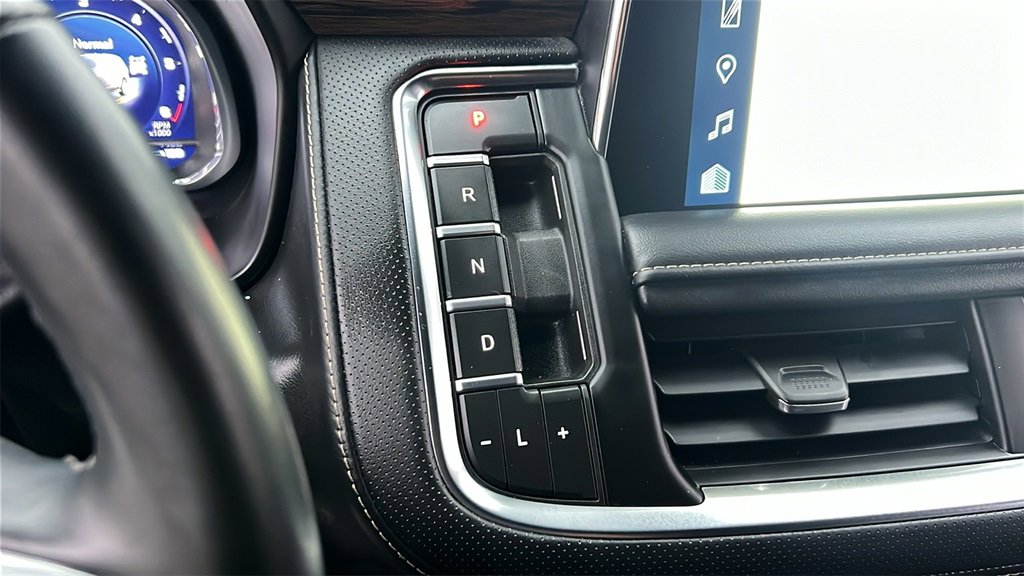 Used 2023 Chevrolet Suburban Premier image 23