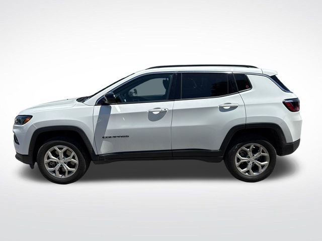 Used 2024 Jeep Compass Latitude w/ Sun and Sound Group AWD/4WD image 3