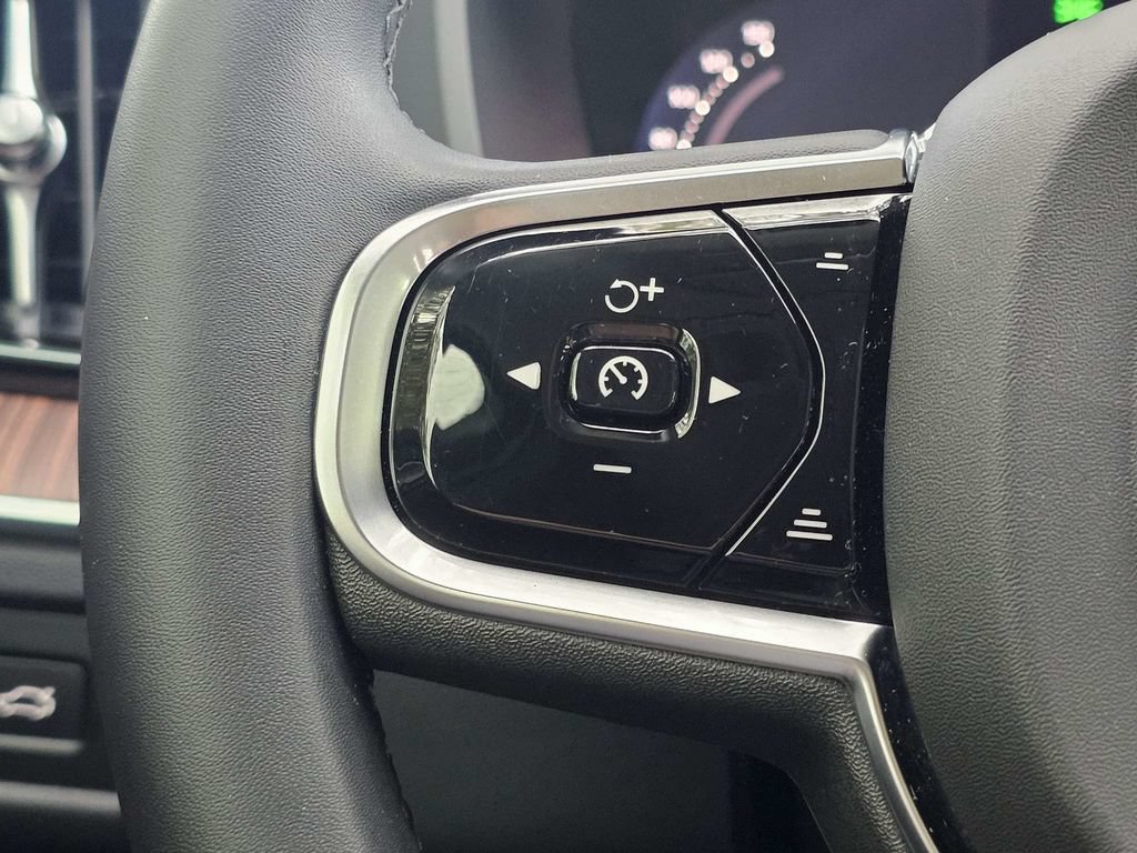 Certified 2023 Volvo XC60 B5 Ultimate w/ Climate Package FWD image 27