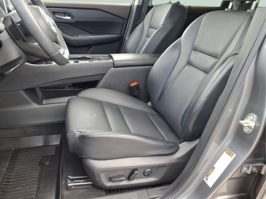 Used 2023 Nissan Rogue SV w/ SV Premium B Package FWD image 14