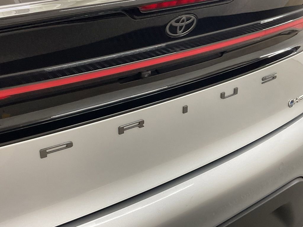 Used 2024 Toyota Prius LE FWD image 22