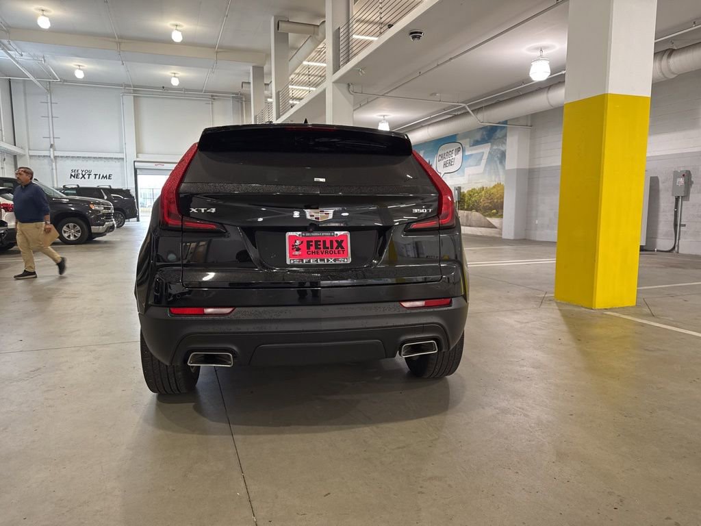 Used 2022 Cadillac XT4 Luxury w/ Cold Weather Package image 4