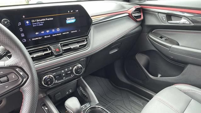 Used 2025 Chevrolet TrailBlazer RS w/ Convenience Package AWD/4WD image 21