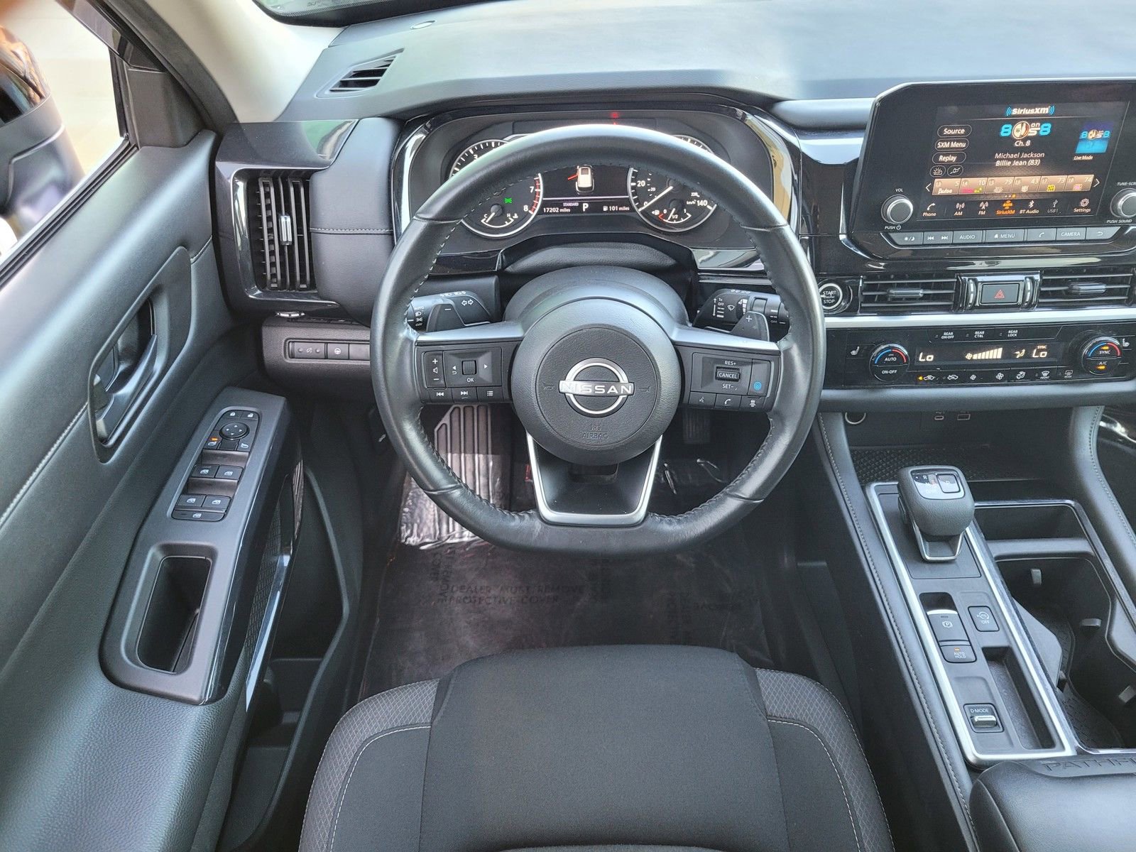 Used 2024 Nissan Pathfinder SV image 11