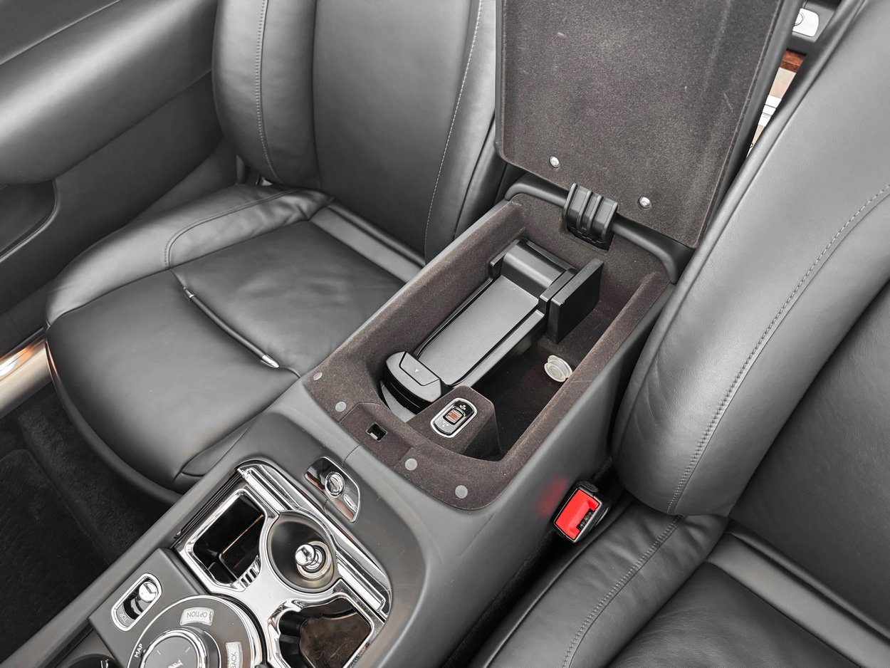 Used 2016 Rolls-Royce Dawn RWD image 24