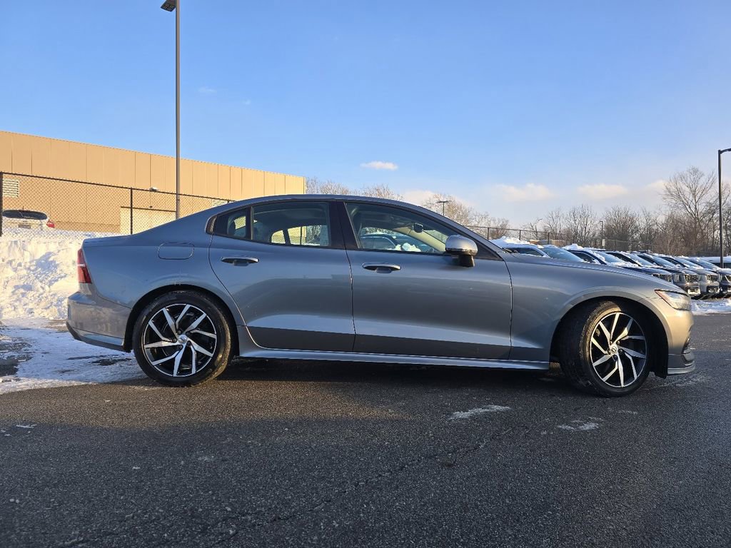 Used 2019 Volvo S60 T6 Momentum image 16