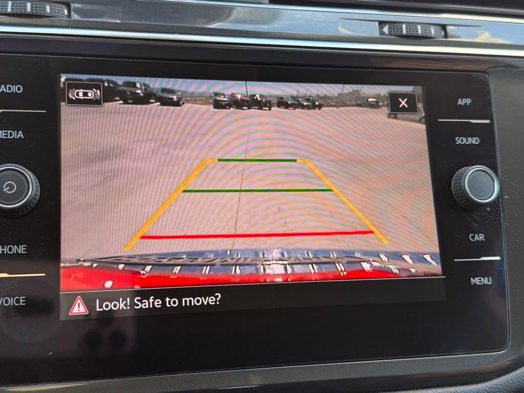 Used 2022 Volkswagen Tiguan SE image 11