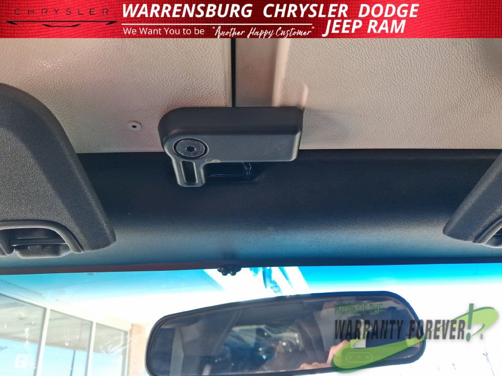 Used 2015 Jeep Wrangler Sport w/ Connectivity Group AWD/4WD image 27