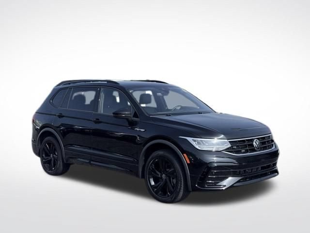 Used 2023 Volkswagen Tiguan SE R-Line AWD/4WD image 4