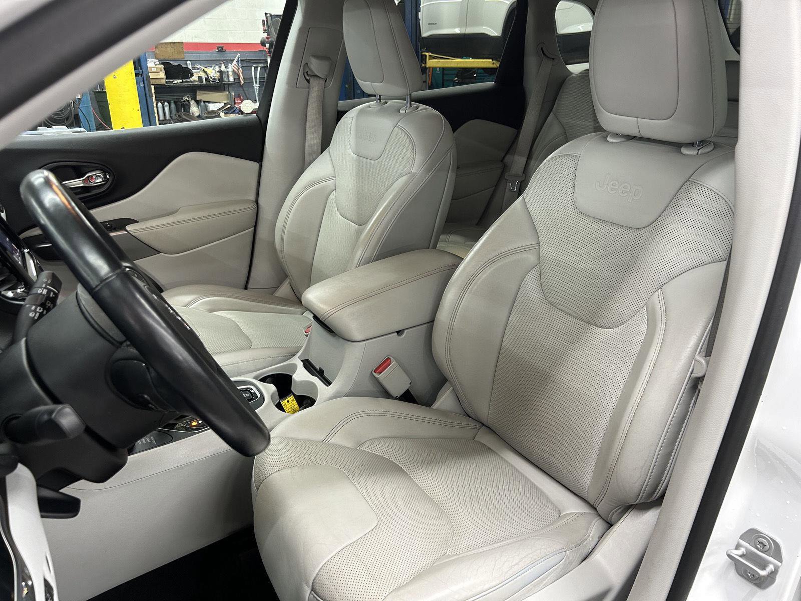 Used 2019 Jeep Cherokee Limited image 13