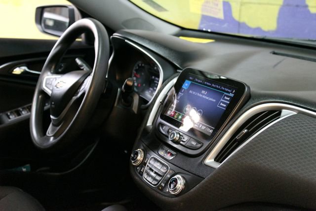Used 2022 Chevrolet Malibu LT FWD image 9