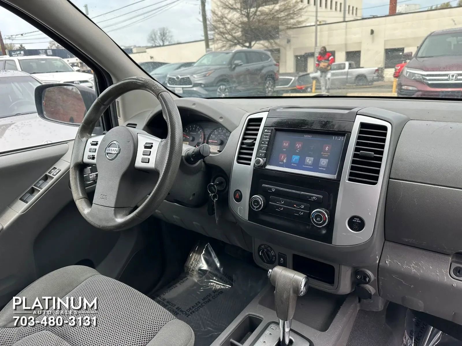 Used 2019 Nissan Frontier SV image 13