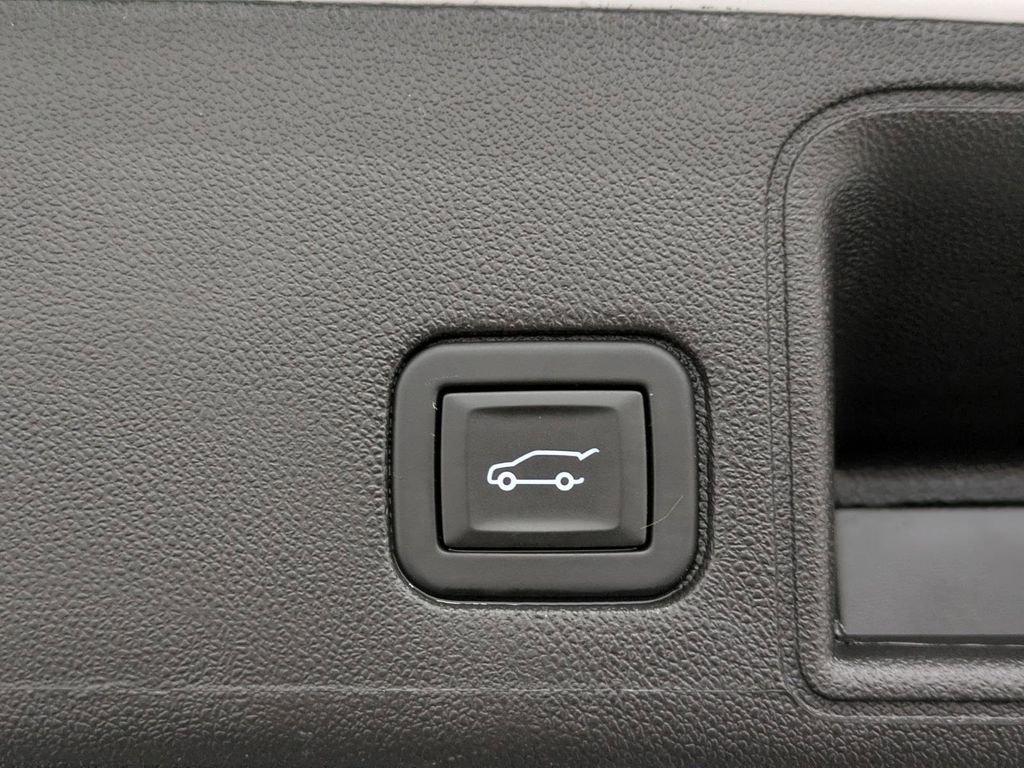 Used 2024 GMC Terrain SLT AWD/4WD image 13