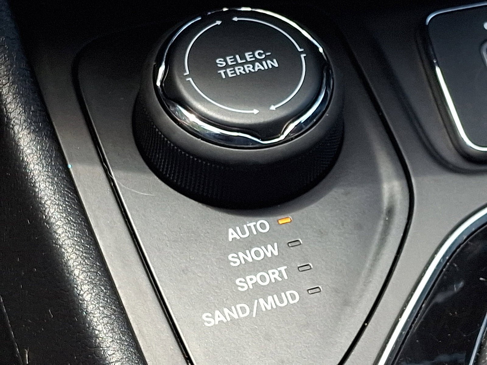 Used 2020 Jeep Cherokee Limited w/ Luxury Group AWD/4WD image 25