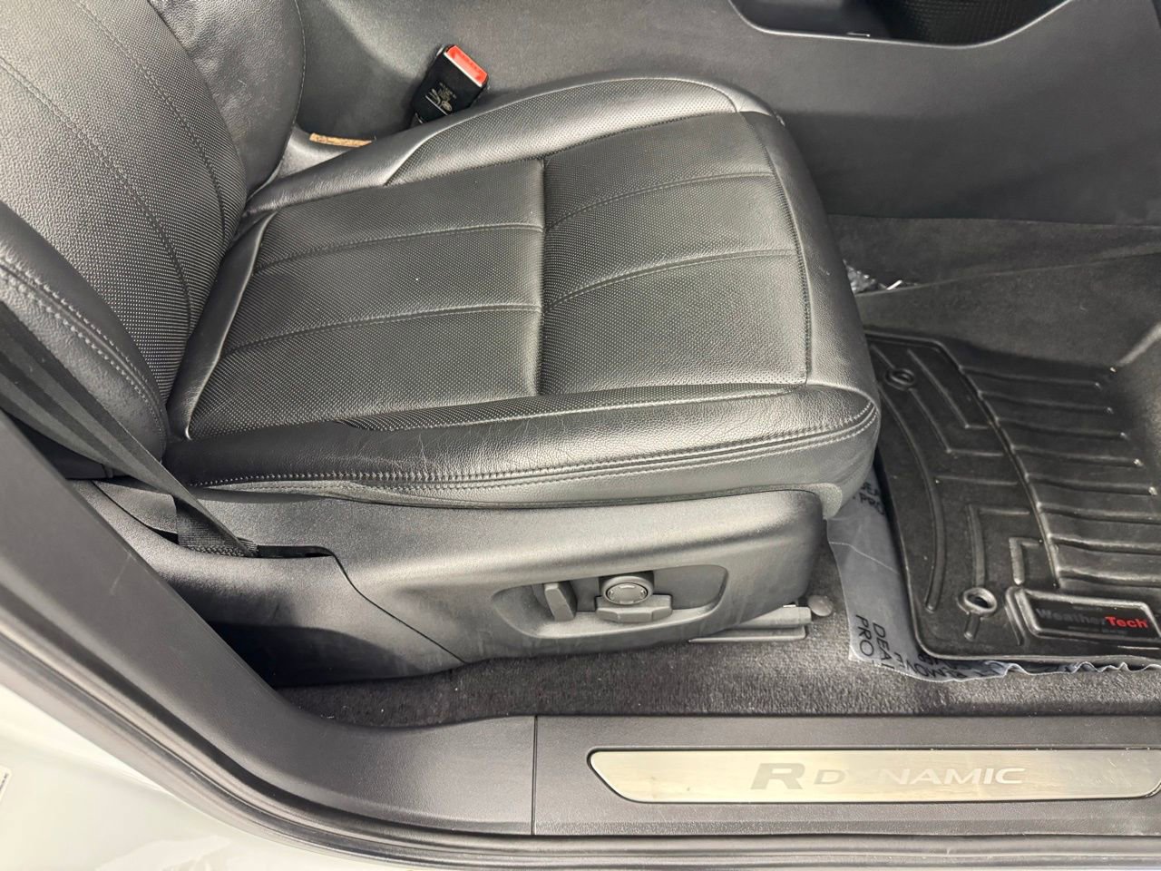 Used 2020 Land Rover Range Rover Evoque R-Dynamic SE image 35