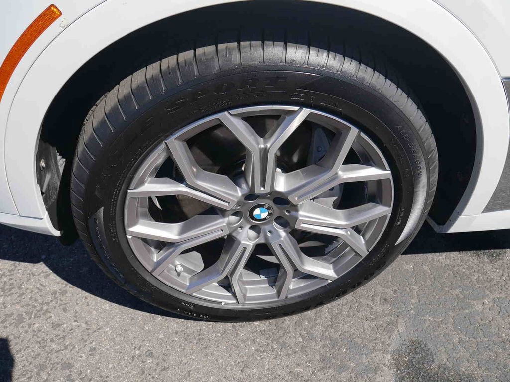Used 2023 BMW X7 xDrive40i w/ Premium Package image 14