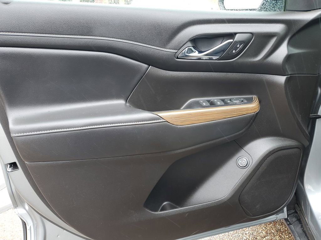 Used 2023 GMC Acadia SLE w/ Driver Convenience Package image 12