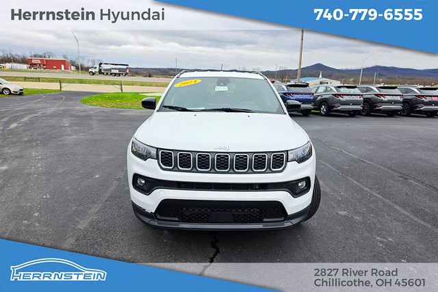 Used 2024 Jeep Compass Latitude image 2