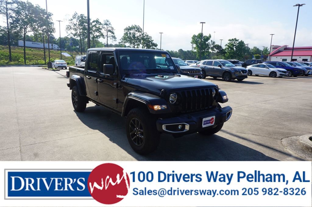 Used 2021 Jeep Gladiator Sport AWD/4WD image 1
