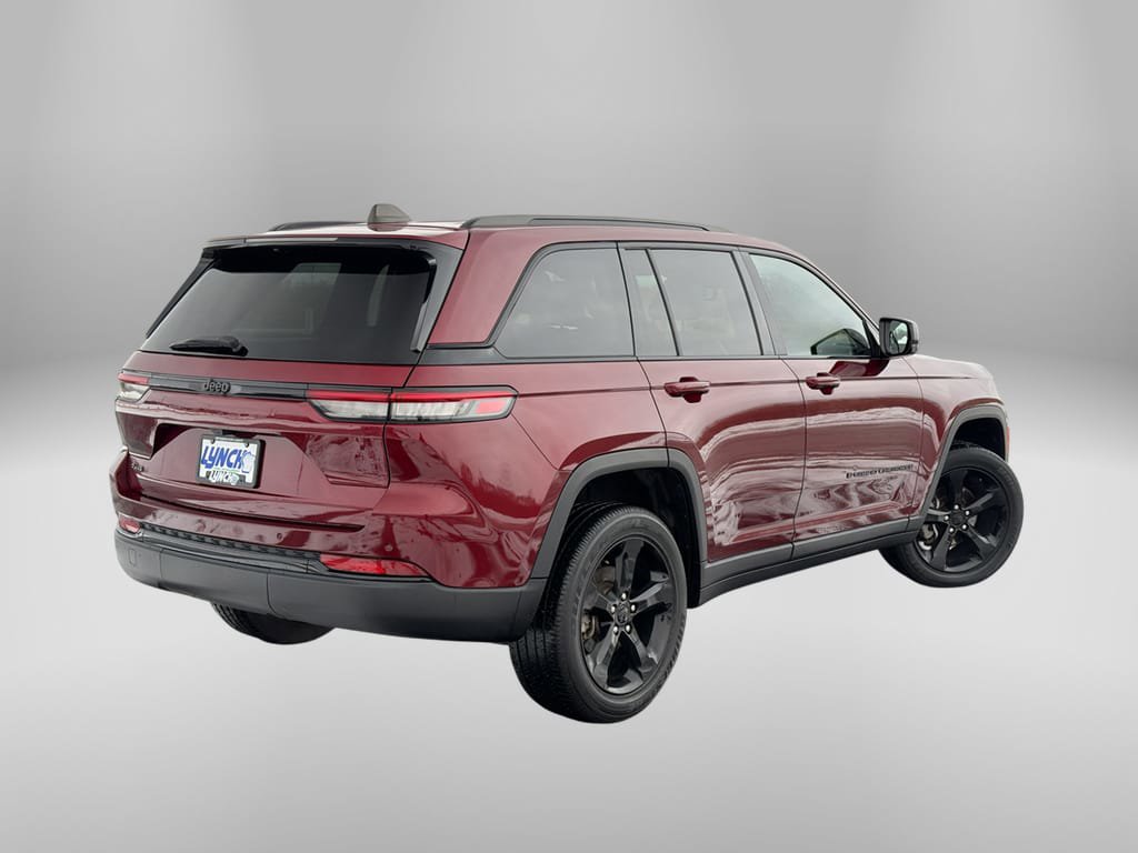 Used 2023 Jeep Grand Cherokee Altitude image 4