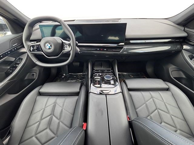 Used 2026 BMW 530i xDrive AWD/4WD image 13