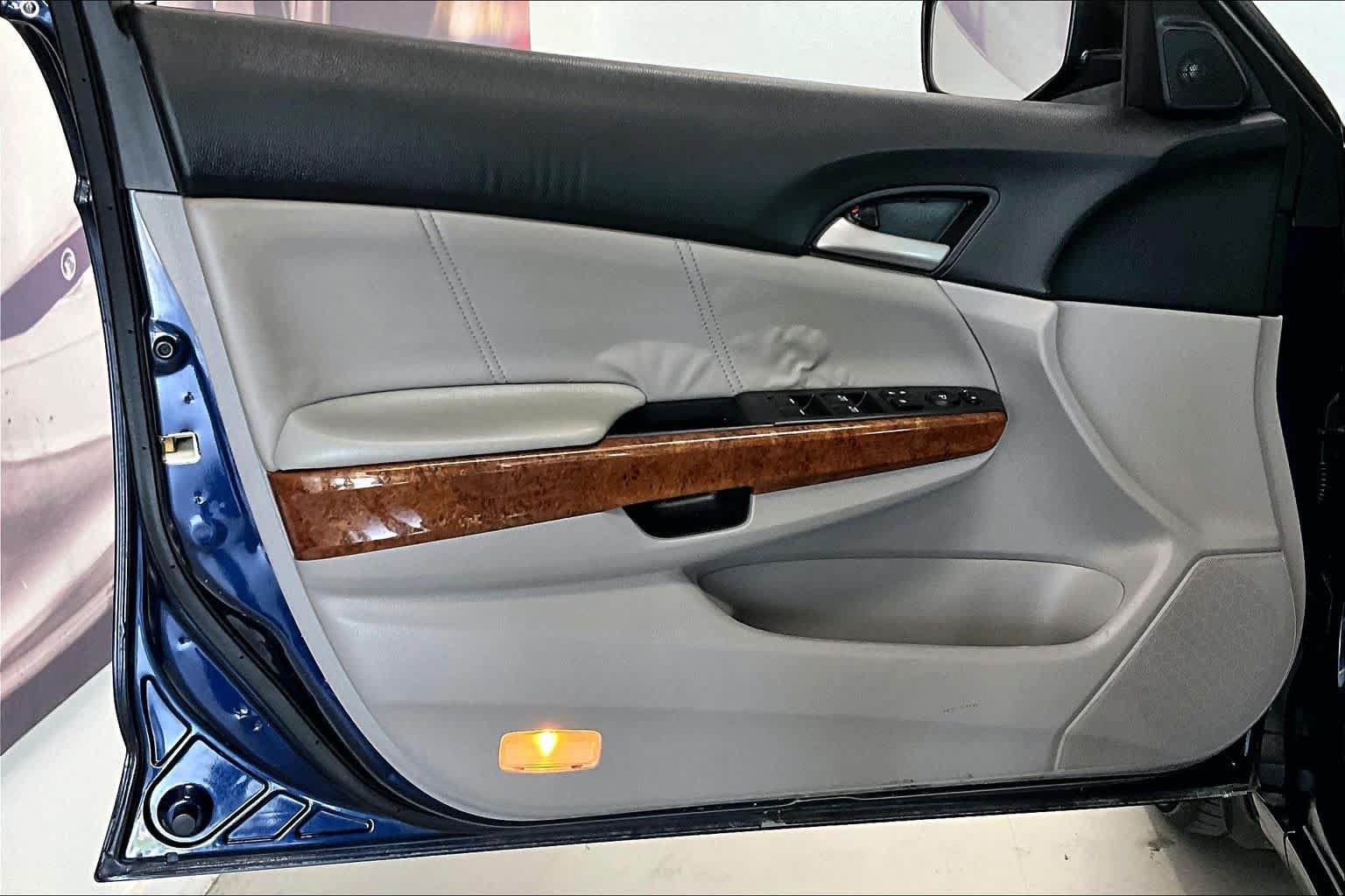 Used 2011 Honda Accord EX-L image 24
