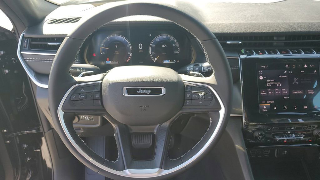 New 2025 Jeep Grand Cherokee Altitude image 28