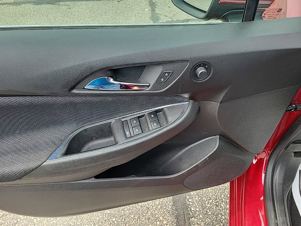 Used 2018 Chevrolet Cruze LT w/ Convenience Package FWD image 9