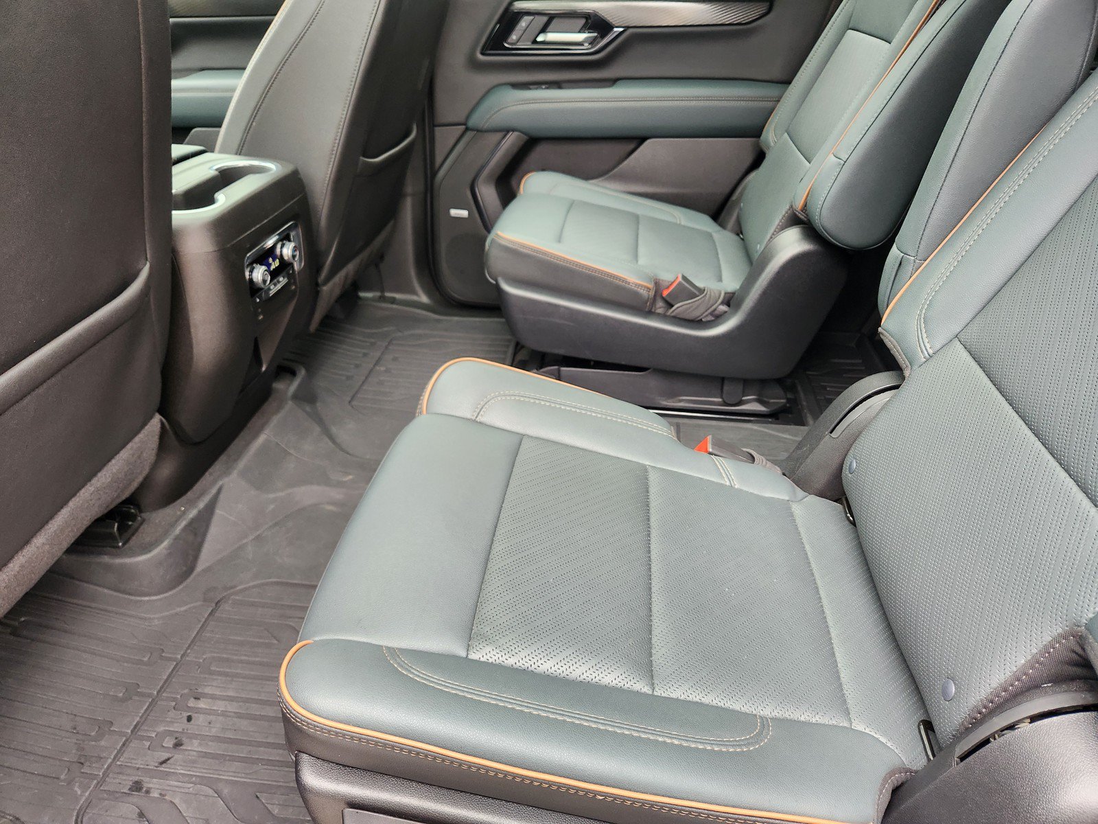 Used 2026 GMC Yukon AT4 w/ AT4 Premium Package AWD/4WD image 13