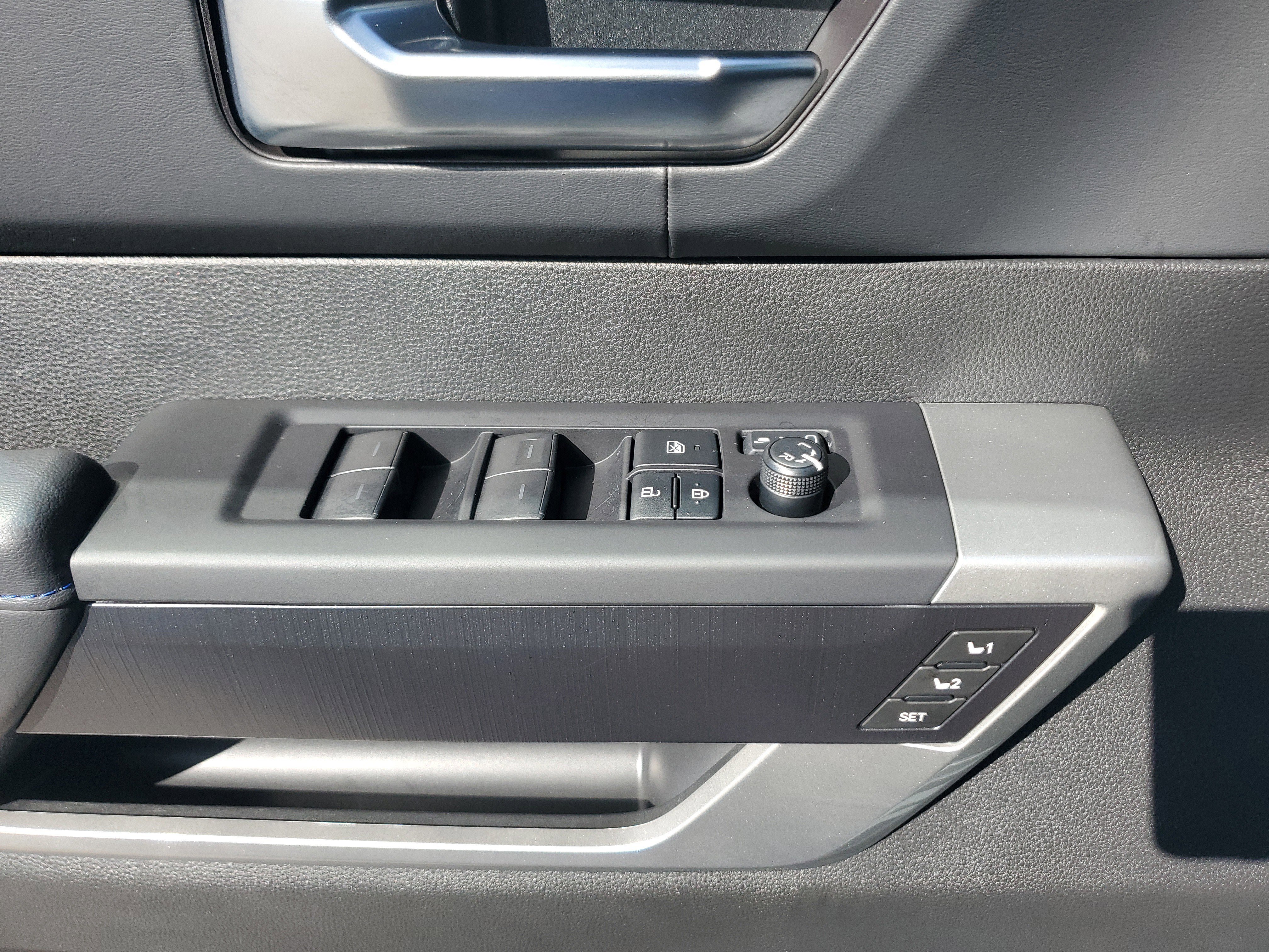 Used 2025 Toyota Tundra Platinum AWD/4WD image 23