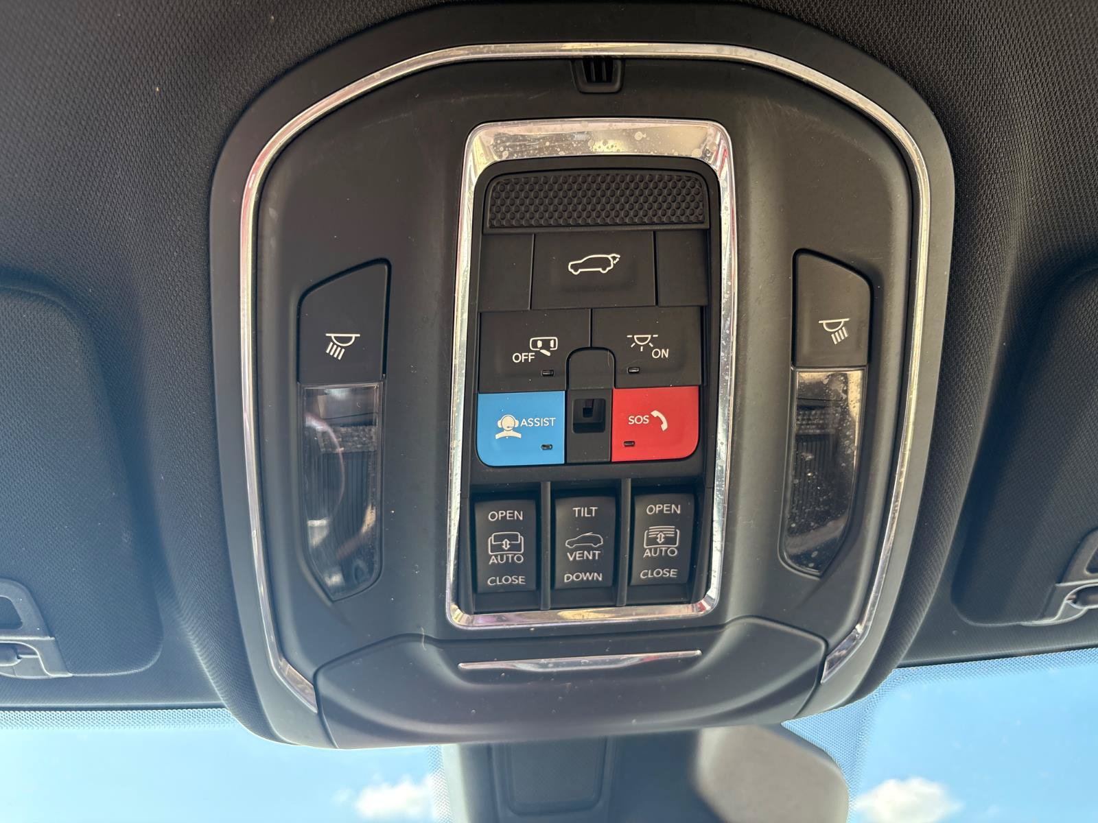 Used 2023 Jeep Grand Cherokee L Limited AWD/4WD image 43
