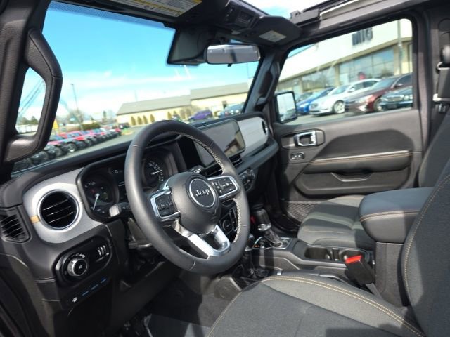 Used 2025 Jeep Wrangler Unlimited Sahara w/ Safety Group AWD/4WD image 22