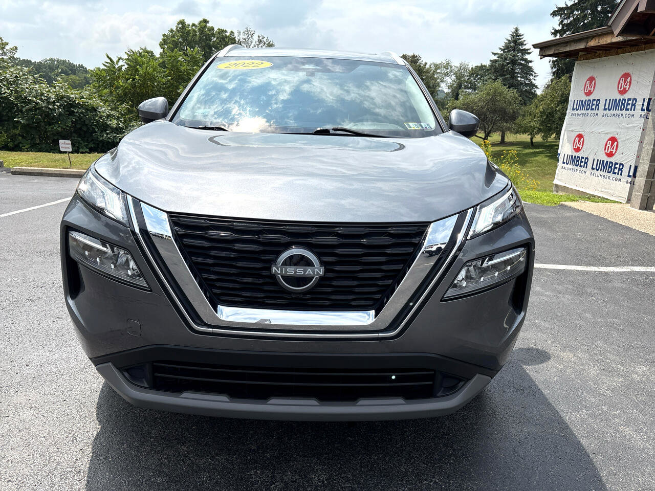 Used 2022 Nissan Rogue SV w/ SV Premium Package image 2