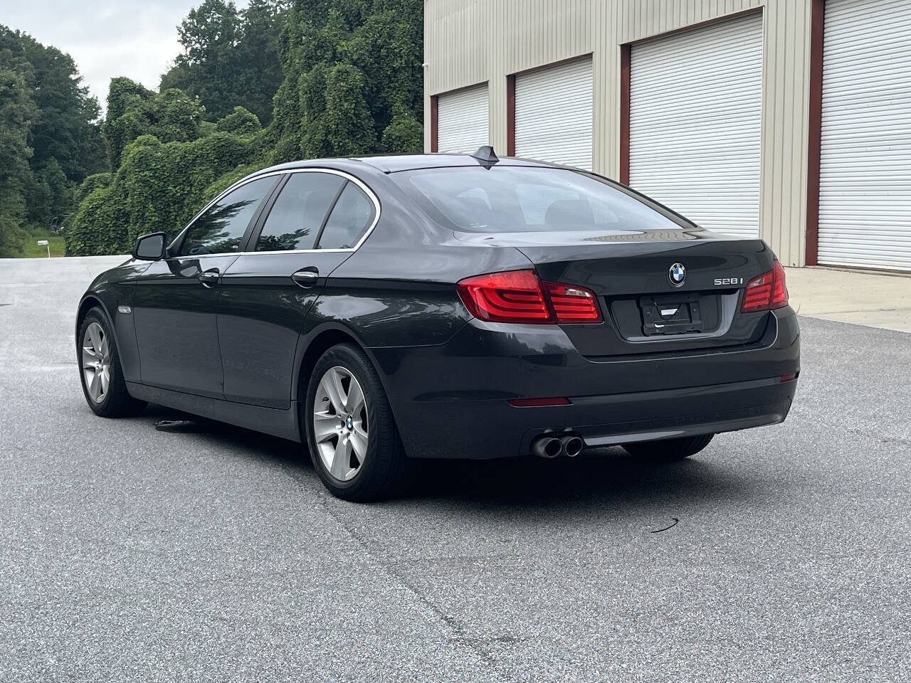 Used 2011 BMW 528i Sedan RWD image 4