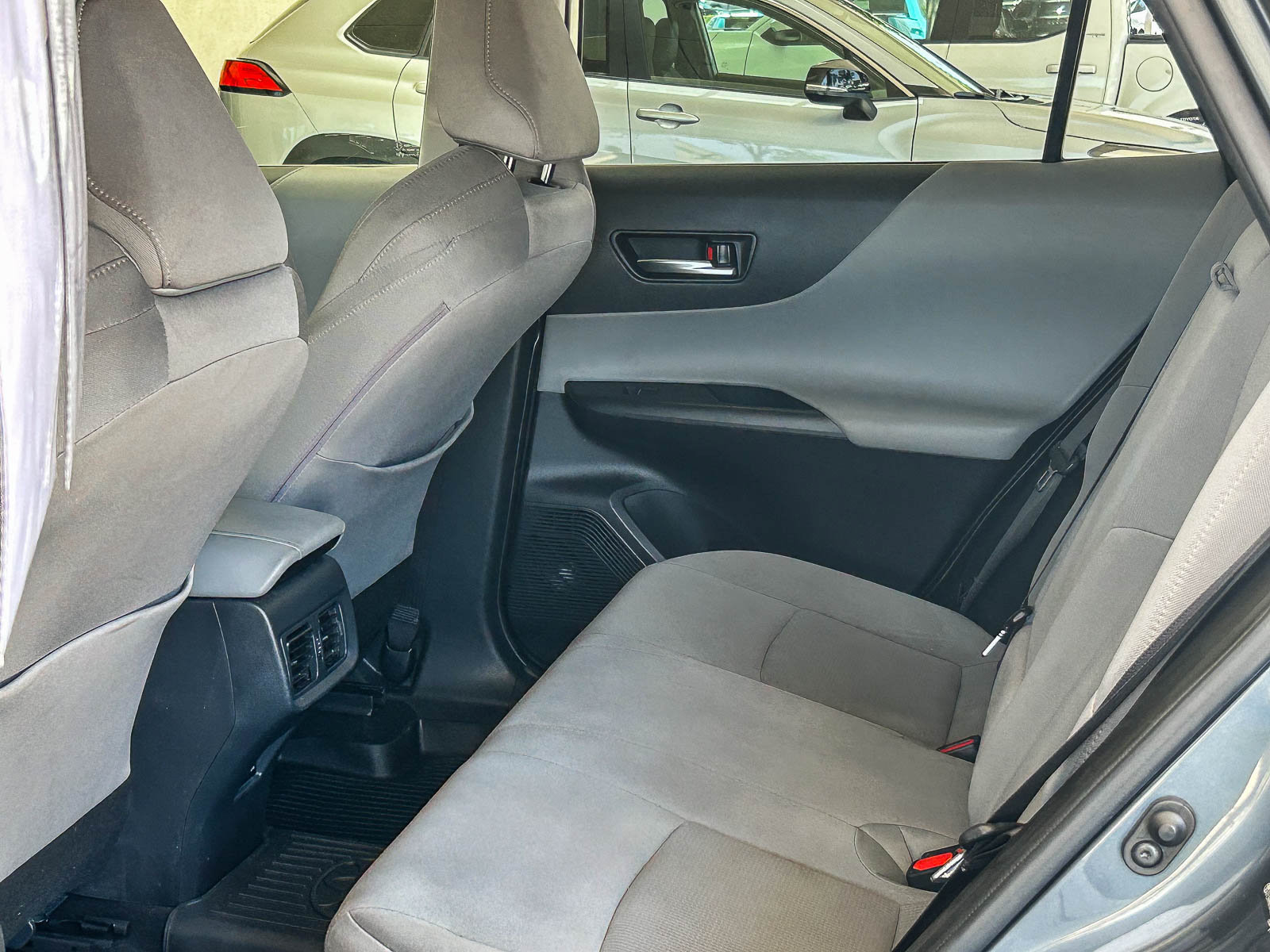 Used 2021 Toyota Venza LE w/ Carpet Mat Package (TMS) AWD/4WD image 18