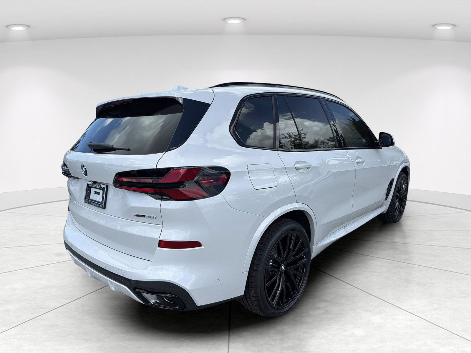New 2026 BMW X5 xDrive40i w/ M Sport Package AWD/4WD image 3
