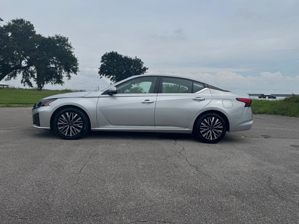 Used 2023 Nissan Altima 2.5 SV FWD image 2
