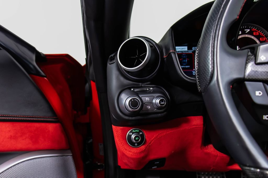 Used 2019 Ferrari Portofino RWD image 38