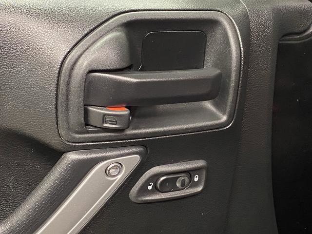 Used 2018 Jeep Wrangler Unlimited Rubicon w/ Cold Weather Group image 28