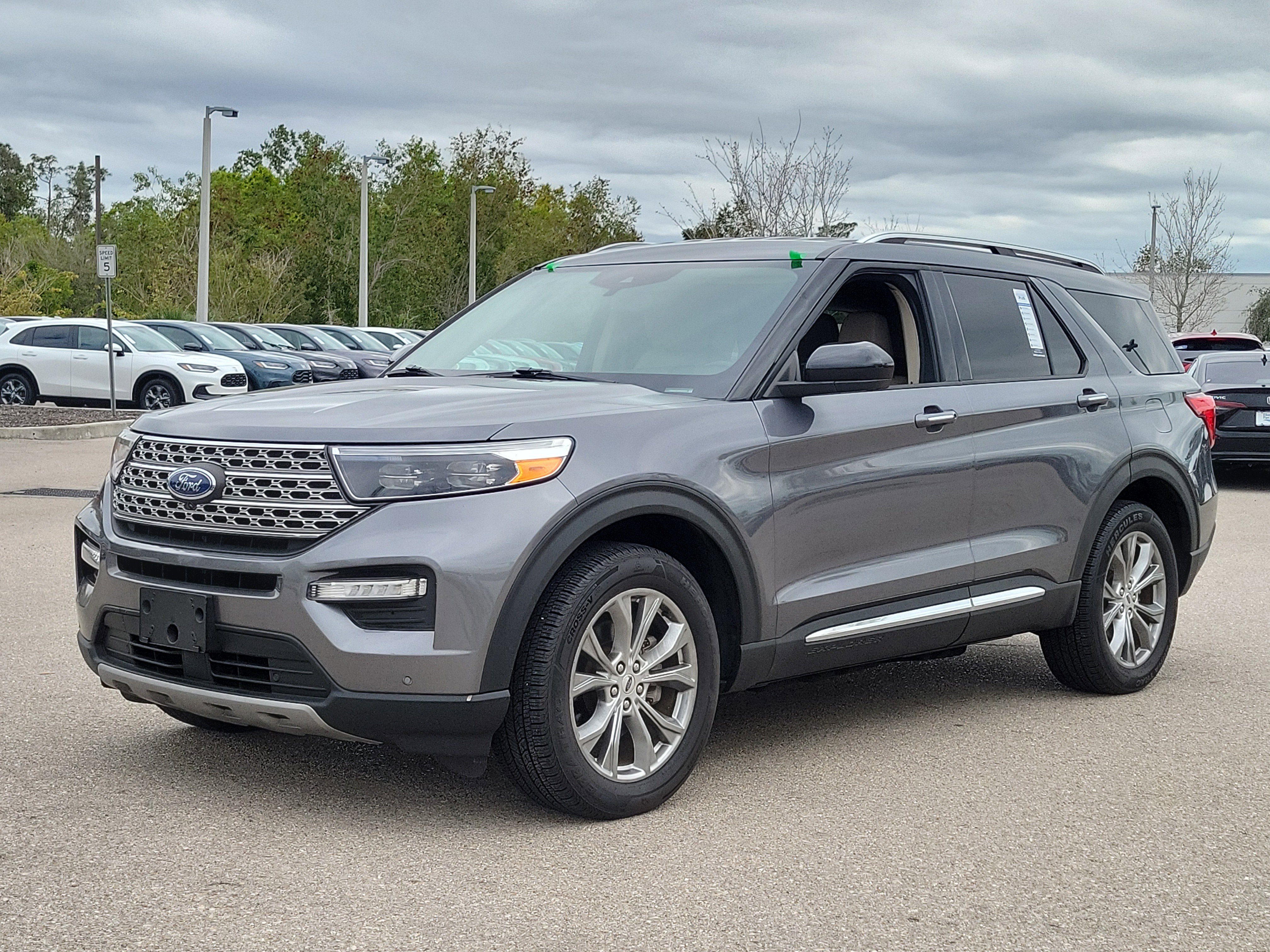 Used 2022 Ford Explorer Limited image 3