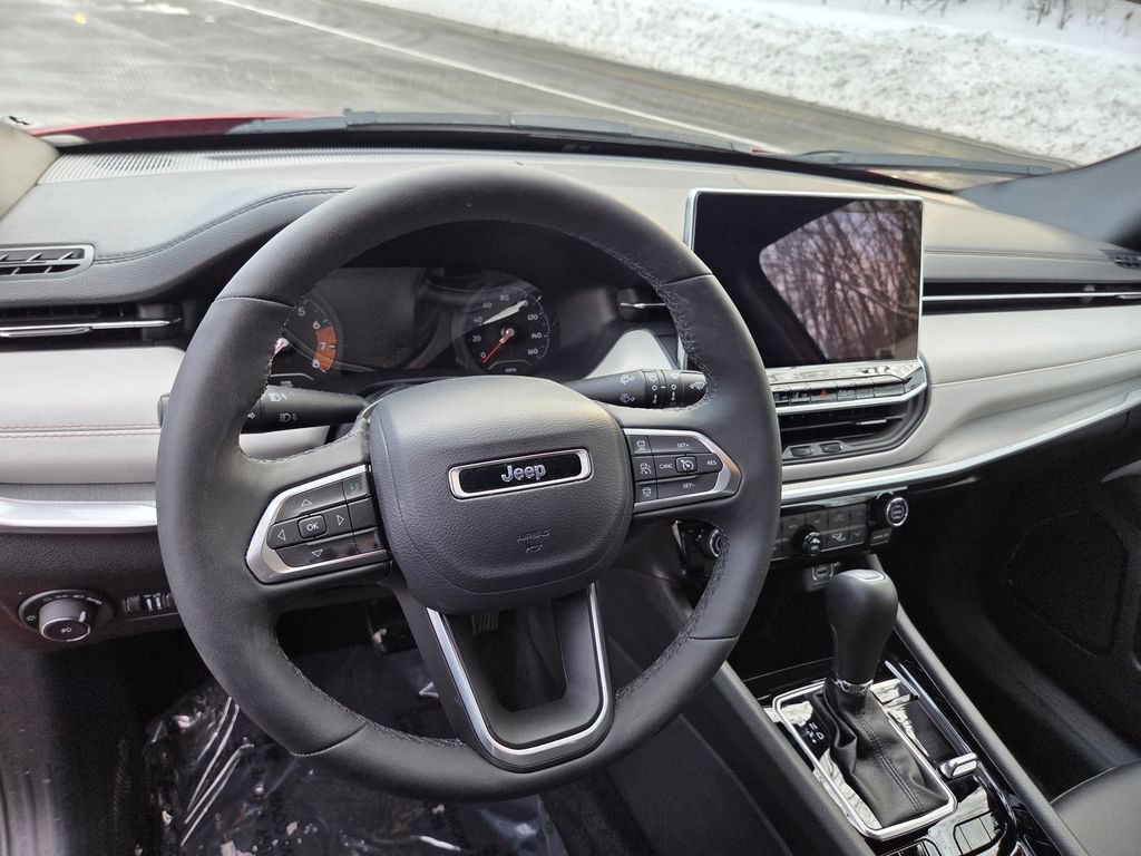 Used 2024 Jeep Compass Limited image 12