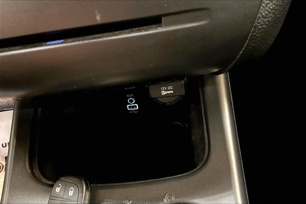 Used 2019 Dodge Journey SE w/ Connectivity Group FWD image 17