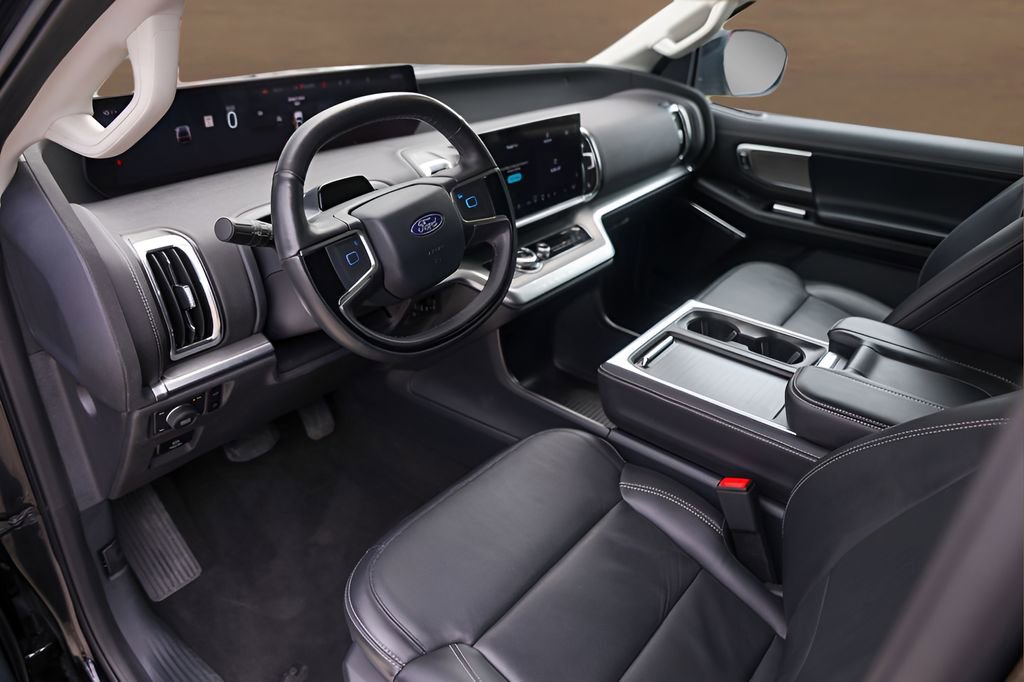 Used 2025 Ford Expedition Max Platinum AWD/4WD image 9