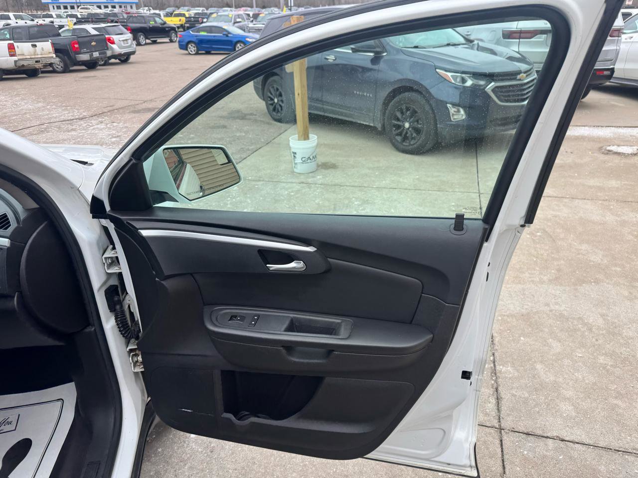 Used 2010 Chevrolet Traverse LT w/ Personal Connectivity Package FWD image 16