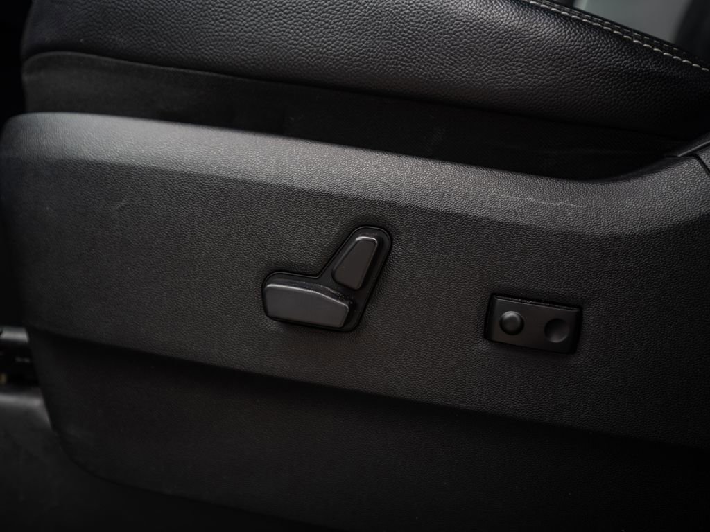 Used 2016 Dodge Grand Caravan SXT image 26