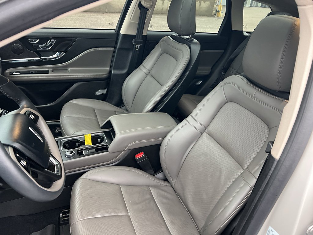 Used 2023 Lincoln Corsair Reserve w/ Equipment Group 201A image 16