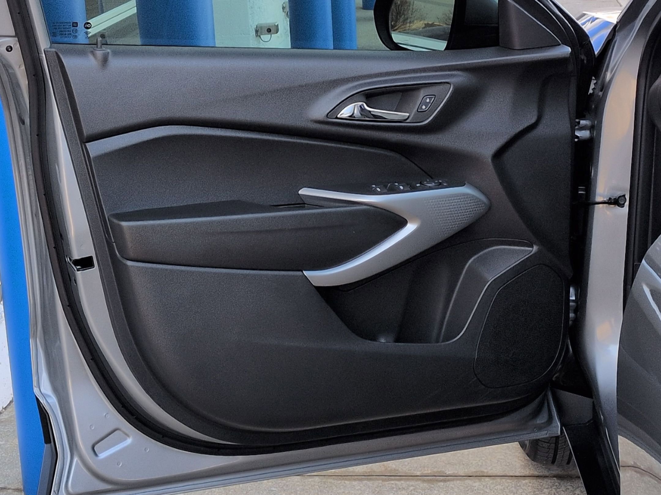 Used 2024 Chevrolet Trax LS w/ LS Convenience Package image 12