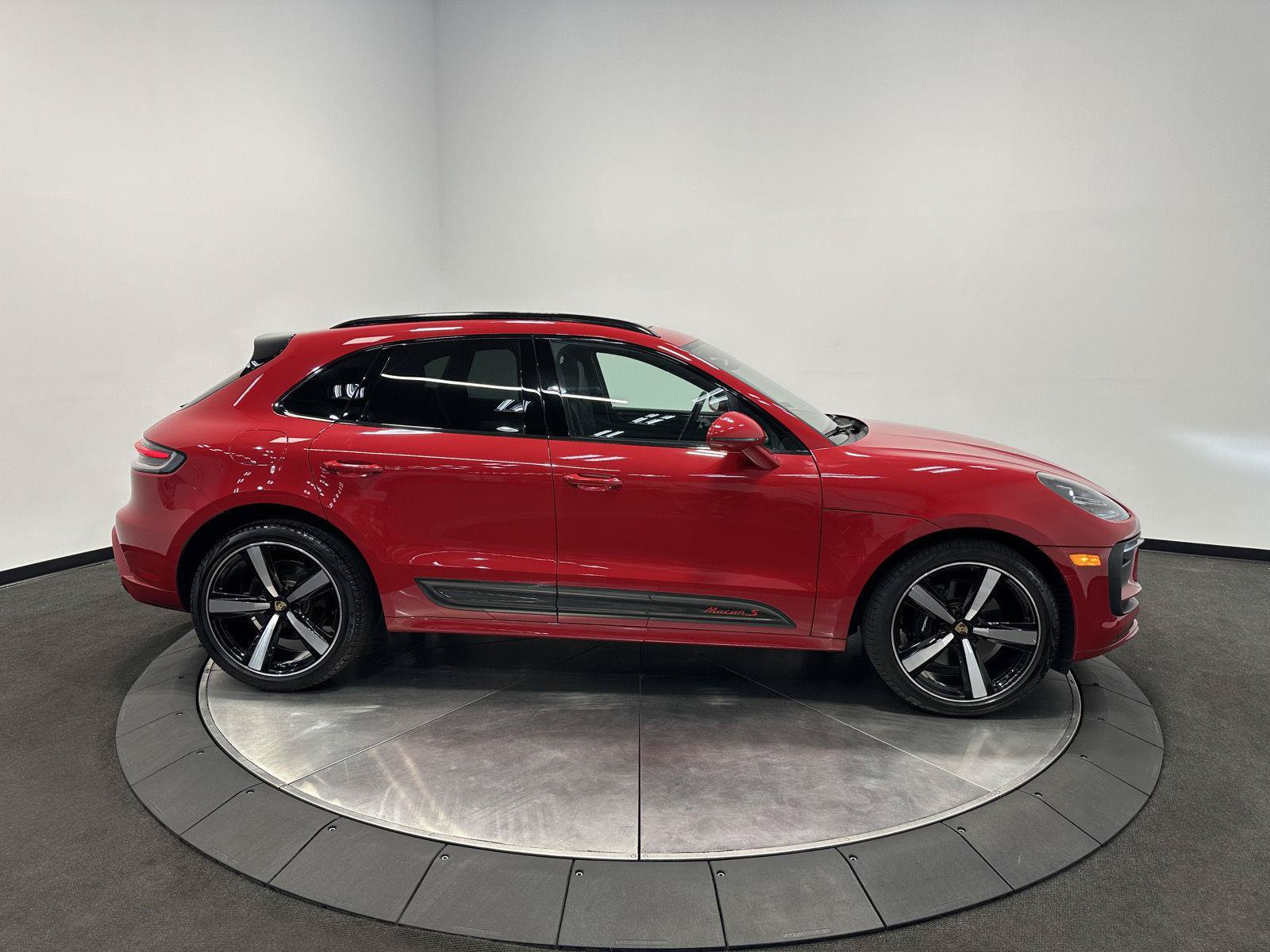 Used 2024 Porsche Macan S AWD/4WD image 8